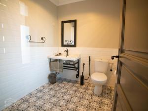 a bathroom with a toilet and a sink at Casa Kresován in Sarmizegetusa