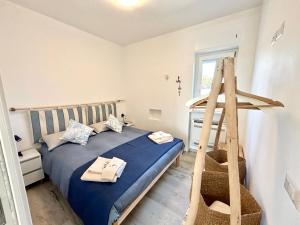 a bedroom with a blue bed and a ladder at Aquarium - Villa con accesso al mare - parcheggio in San Vito