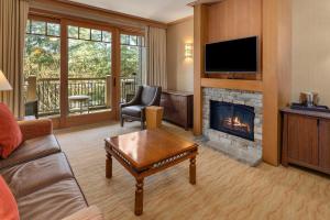 a living room with a couch and a fireplace at 2038 Warm Winter Retreat - Perfect Lodge Room in Cle Elum
