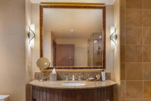 a bathroom with a sink and a large mirror at 2038 Warm Winter Retreat - Perfect Lodge Room in Cle Elum +22 photos