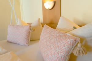 a group of pillows sitting on top of a bed at Hotel-Pension Lender in Bad Freienwalde