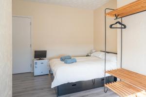 a bedroom with a canopy bed with a bench at Chestnut Lodge Bed & Go in Eastleigh