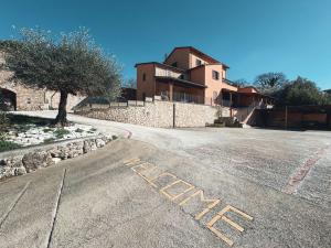 an empty road with a house in the background at La Casa di Joy in Acquasparta