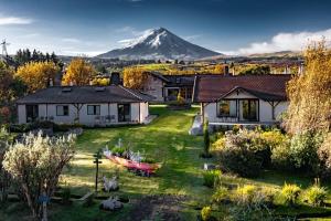 a house with a mountain in the background at Chilcabamba Lodge in Machachi