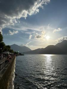 a view of a body of water with the sun setting at Casa Verde Valsassina 2 in Primaluna