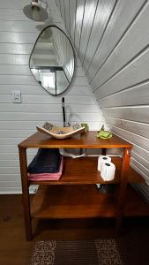 a bathroom with a sink and a mirror at Chalé Serra Furada - vista única da Serra Furada in Grão Pará