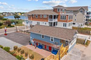 an overhead view of a house and a street at Vitamin Sea Suites 3 in Carolina Beach +33 photos