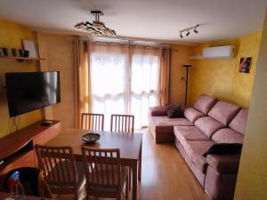 a living room with a couch and a table at Casa el Alfar mudéjar in Teruel
