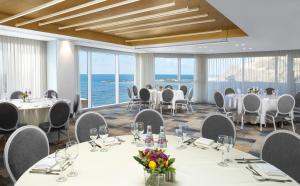 Restaurace v ubytování Carlton Tel Aviv Hotel – Luxury on the Beach