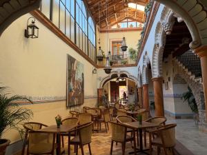 a restaurant with tables and chairs in a building at Hotel Centenario Bernal in Bernal