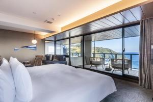a bedroom with a large bed and a large window at IZU RETREAT ATAWAGA SUIKO by Onko Chishin in Higashiizu +113 photos