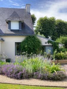 a house with a garden with purple flowers at Ty Moune in Crach