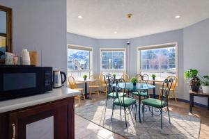a kitchen and dining room with a table and chairs at Mountain View Inn in Canmore