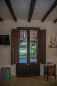 a room with a large wooden door and a window at Encantadora casa de campo in Ciudad Lujan de Cuyo