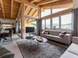a living room with a couch and a table at Grebenzen Lodge 55 in Sankt Lambrecht