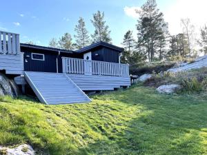 a house with a ramp in a grassy yard at 4 person holiday home in VALDERMARSVIK in Valdemarsvik +14 photos