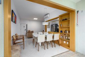 a dining room and kitchen with a table and chairs at Caribe Carioca in Rio de Janeiro