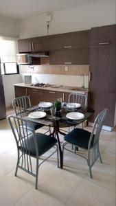 a dining room table and chairs in a kitchen at Practico Mini Departamento ideal para estancias largas in San Luis Potosí