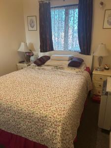 a bedroom with a bed and a window with curtains at Stylish Home With Full Amenities in Yiewsley +27 photos