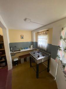 a kitchen with a stove and a sink at Casitadelavid in Capilla del Monte