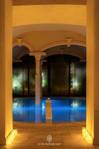 Hồ bơi trong/gần Hôtel Fantaisie