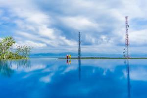 two towers on a body of water at KiBata Lembongan Boutique Hotel in Nusa Lembongan