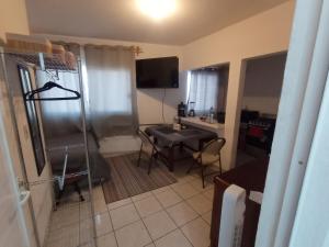 a small kitchen with a table and chairs in a room at Casa Capuchina in Querétaro