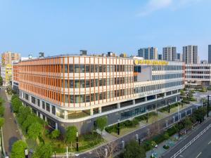 an office building in a city with a street at Atour Hotel Canal Hangzhou in Hangzhou