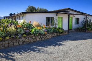 a house with a garden with flowers in front of it at Ranchito Buhos in Francisco Zarco +27 photos