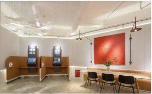 a waiting room with chairs and a red painting on the wall at 弗克斯酒店 in Zunyi