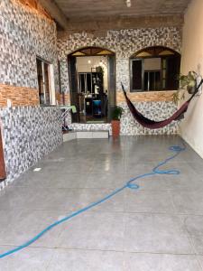 a hammock on the floor of a building at Casa em Marataízes - Espírito Santo in Marataizes