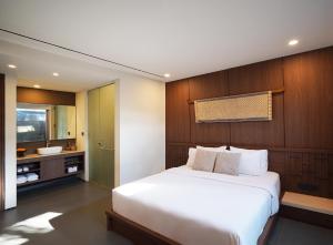 a bedroom with a white bed and a bathroom at Tanna Villa Bali Tabanan in Krambitan +26 photos