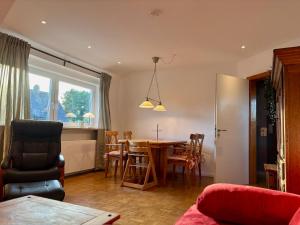 a living room with a table and chairs at Beehome Wietzendorf in Wietzendorf