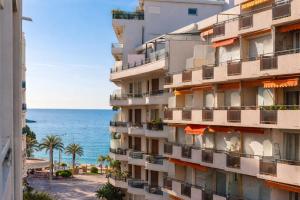 a building with balconies and the ocean in the background at Luxury Maubourg - Vue mer - Croisette 50m plage - Clim - terrasse in Cannes