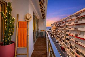 an apartment balcony with a view of the ocean at Luxury Maubourg - Vue mer - Croisette 50m plage - Clim - terrasse in Cannes