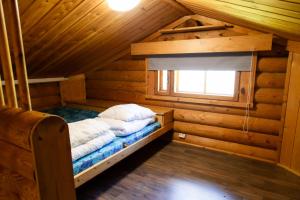 a bedroom with a bed in a wooden cabin at Artunpirtti in Keuruu