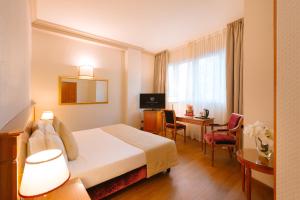 Telewizja i/lub zestaw kina domowego w obiekcie Windsor Hotel Milano