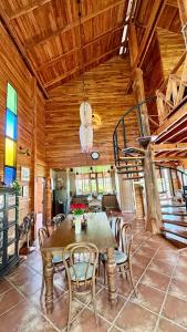 a dining room with a table and chairs at Rang Robin Farmstay for 4 with pool in Ban Wang Muang