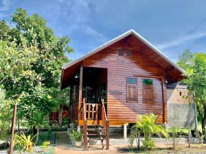 a small wooden house with a porch and a balcony at Rang Robin Farmstay for 4 with pool in Ban Wang Muang +28 photos