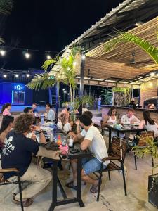 a group of people sitting at tables in a restaurant at David's Hostel & Restaurant in Kaôh Rŭng (3)