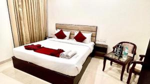 a bedroom with a large bed with red pillows at Hotel Near North View Park Zirakpur!! Best Budget Stay !!Free Parking!!Ambala Highway Chandigarh in Zirakpur