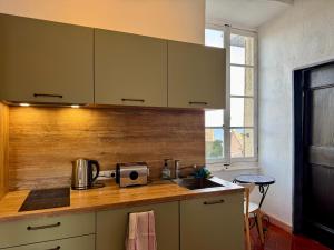 a kitchen with a sink and a counter top at Tour XIIIe siècle, vue mer, Cap Corse in Brando
