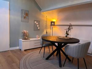a dining room with a table and two chairs at Hei-d-Away in Otterlo