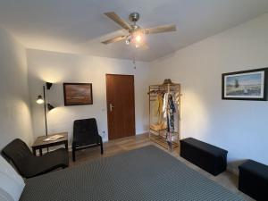 a bedroom with a bed and a ceiling fan at Schicke kleine Bude (Pretty tiny Flat) in Neuenkirchen