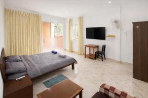 a living room with a bed and a table at Expat Resort in Siem Reap