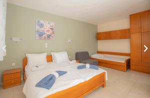 Gallery image of Geni Garden Apartments in Yénion