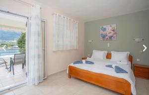 Gallery image of Geni Garden Apartments in Yénion