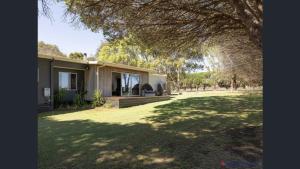 Gallery image of The tropical farm in Ventnor +3 photos