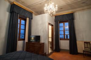 TV/trung tâm giải trí tại Relais Villa Scarfantoni B&B