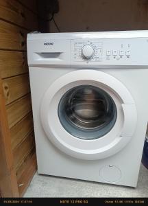 a white dryer with a washing machine in a room at T-SYSSY LOFT au MARIN, SECTEUR GRAND SUD, EN PROXIMITE SAINTE ANNE ET DIRECTION DU VAUCLIN in Le Marin